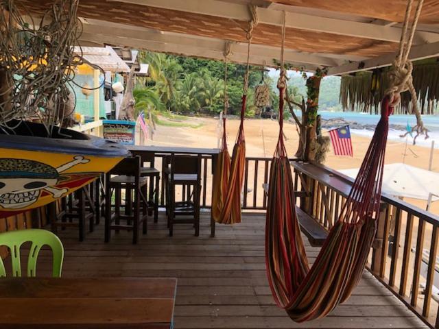 Beachfront Hut Upstairs Astra - Beach Shack Chalet Kampong Juara Zewnętrze zdjęcie