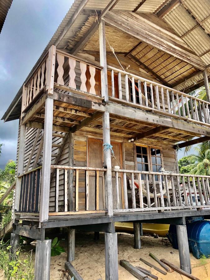 Beachfront Hut Upstairs Astra - Beach Shack Chalet Kampong Juara Zewnętrze zdjęcie