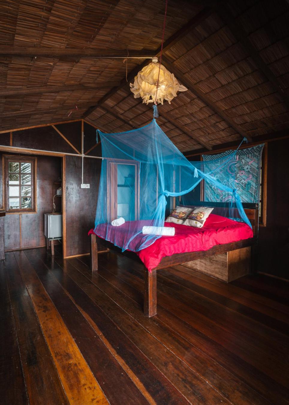 Beachfront Hut Upstairs Astra - Beach Shack Chalet Kampong Juara Zewnętrze zdjęcie